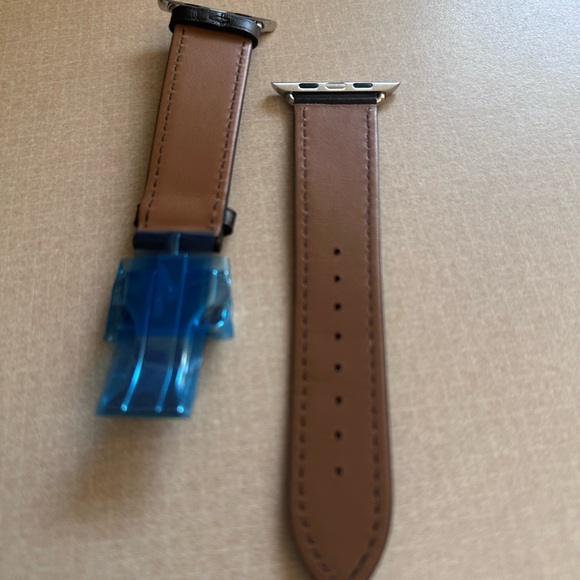 Elegant Black Vegan Leather Apple Watch Strap Band - 42/44/45MM - NWT - Picture 2 of 2